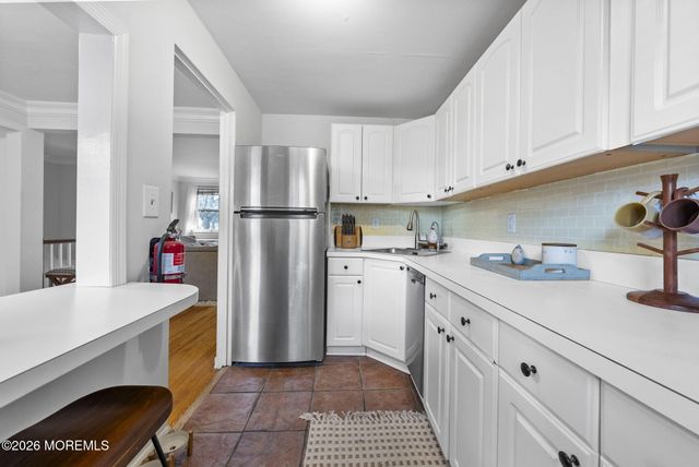 105 Manor Drive 914, Red Bank, NJ 07701