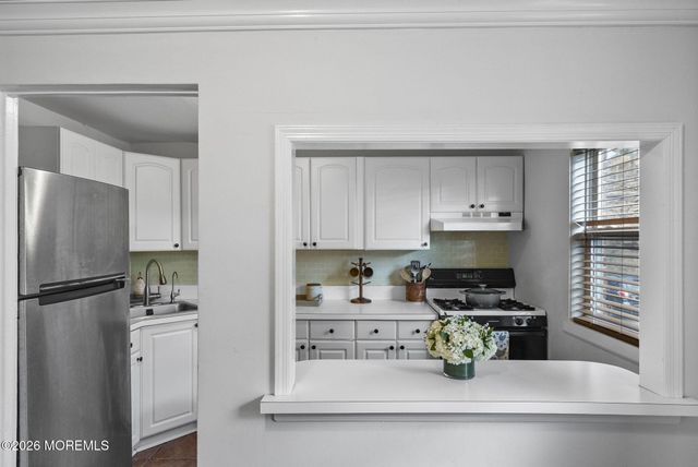 105 Manor Drive 914, Red Bank, NJ 07701