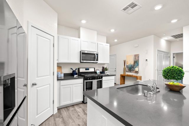 1983 Jamison Creek Way, Plumas Lake, CA 95961