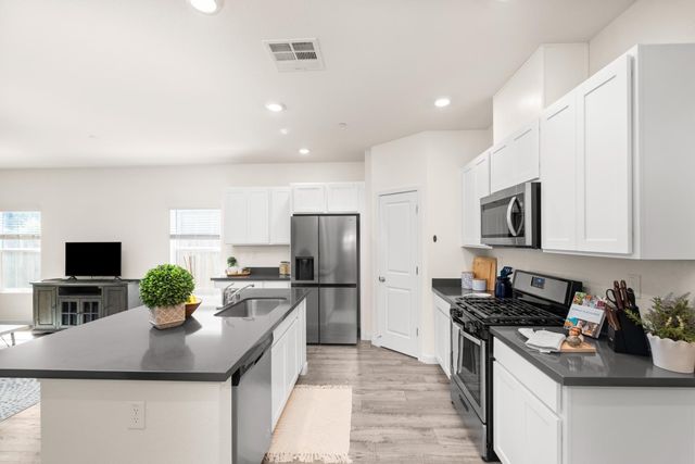 1983 Jamison Creek Way, Plumas Lake, CA 95961