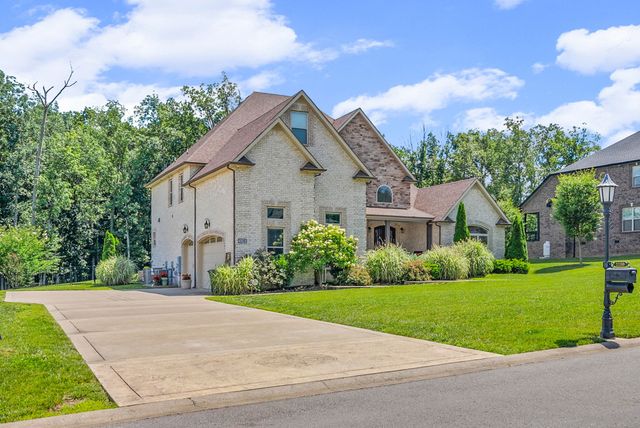 1130 Reda Dr, Clarksville, TN 37042
