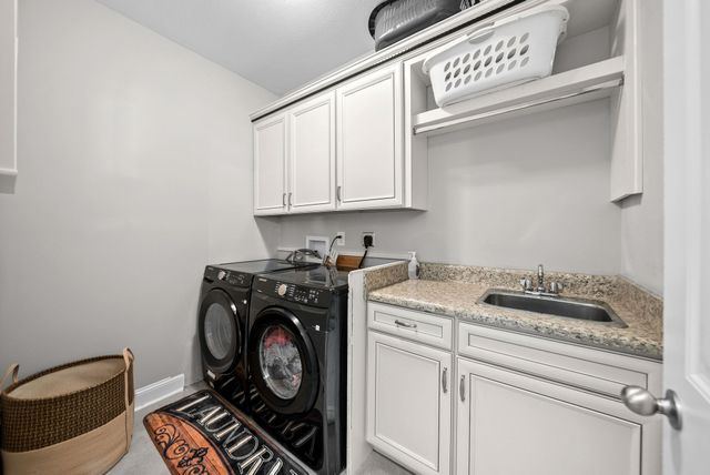 1130 Reda Dr, Clarksville, TN 37042