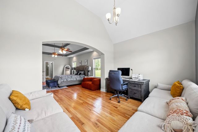 1130 Reda Dr, Clarksville, TN 37042