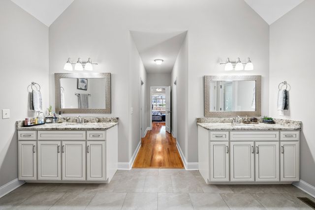 1130 Reda Dr, Clarksville, TN 37042