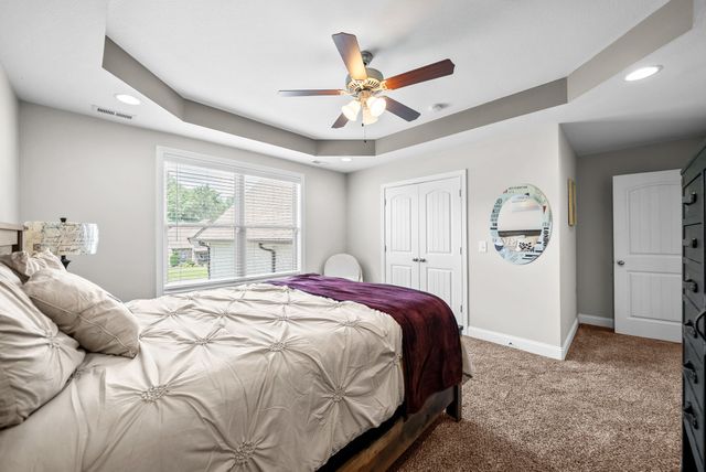 1130 Reda Dr, Clarksville, TN 37042