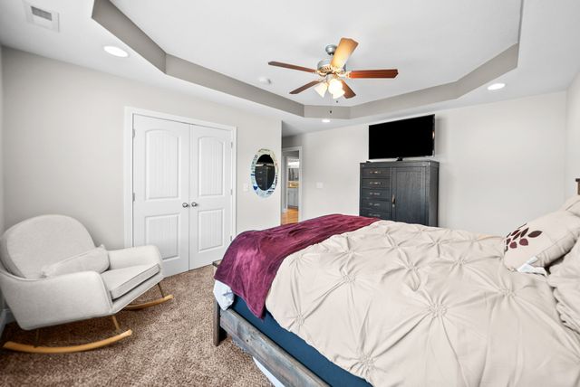 1130 Reda Dr, Clarksville, TN 37042