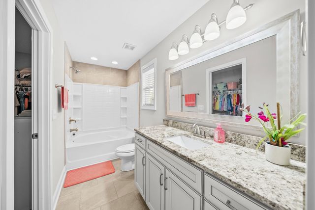 1130 Reda Dr, Clarksville, TN 37042