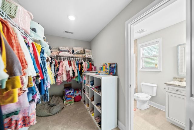 1130 Reda Dr, Clarksville, TN 37042