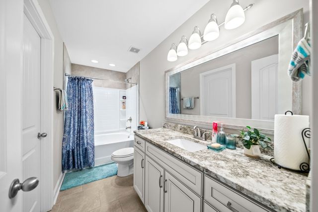 1130 Reda Dr, Clarksville, TN 37042