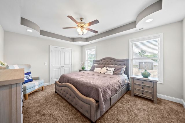 1130 Reda Dr, Clarksville, TN 37042