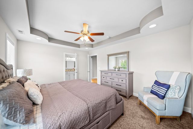 1130 Reda Dr, Clarksville, TN 37042