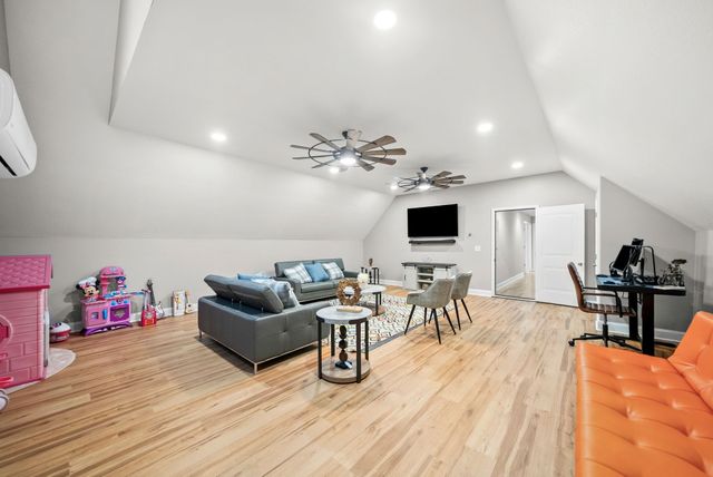 1130 Reda Dr, Clarksville, TN 37042