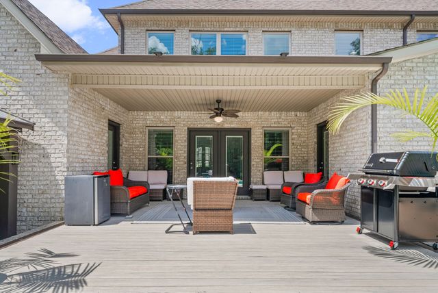 1130 Reda Dr, Clarksville, TN 37042