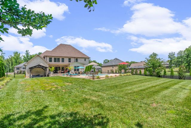 1130 Reda Dr, Clarksville, TN 37042