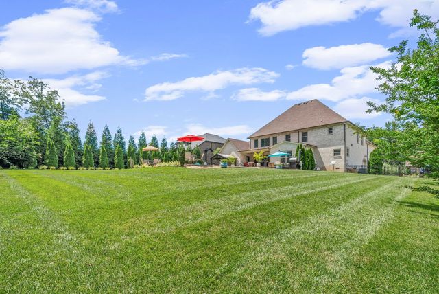 1130 Reda Dr, Clarksville, TN 37042