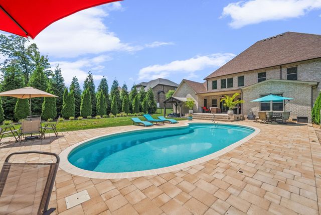 1130 Reda Dr, Clarksville, TN 37042