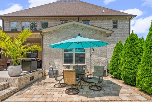 1130 Reda Dr, Clarksville, TN 37042