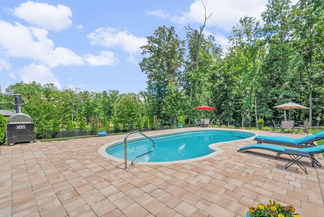1130 Reda Dr, Clarksville, TN 37042
