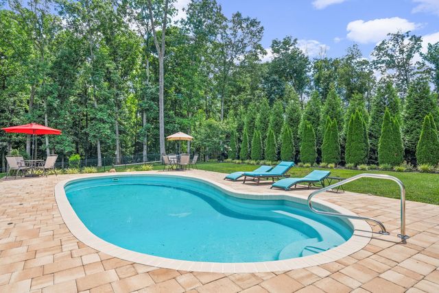 1130 Reda Dr, Clarksville, TN 37042