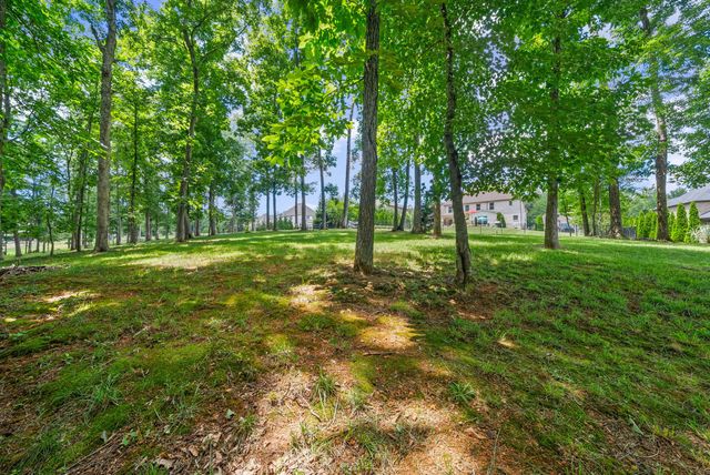 1130 Reda Dr, Clarksville, TN 37042