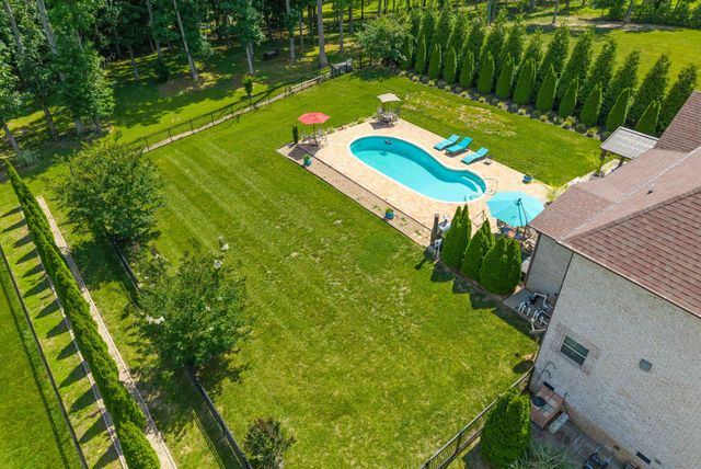 1130 Reda Dr, Clarksville, TN 37042