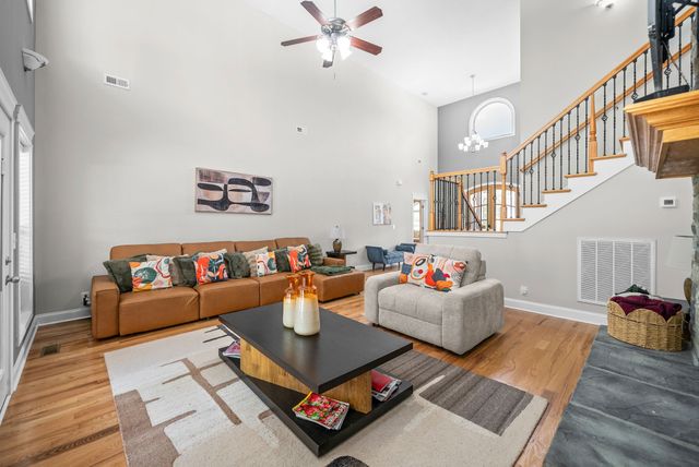 1130 Reda Dr, Clarksville, TN 37042