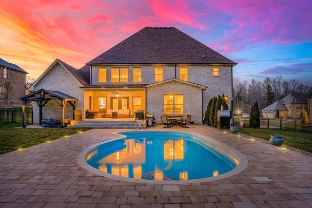 1130 Reda Dr, Clarksville, TN 37042
