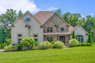 1130 Reda Dr, Clarksville, TN 37042