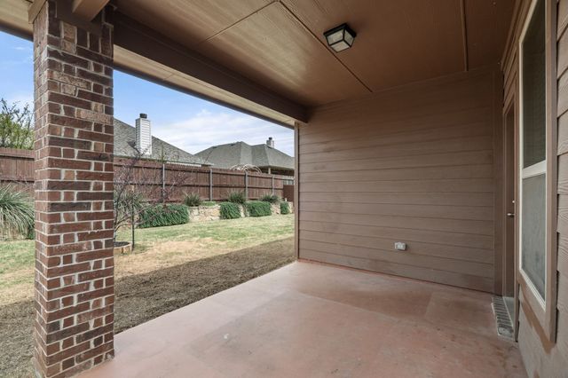 15816 Oak Pointe Drive, Fort Worth, TX 76177