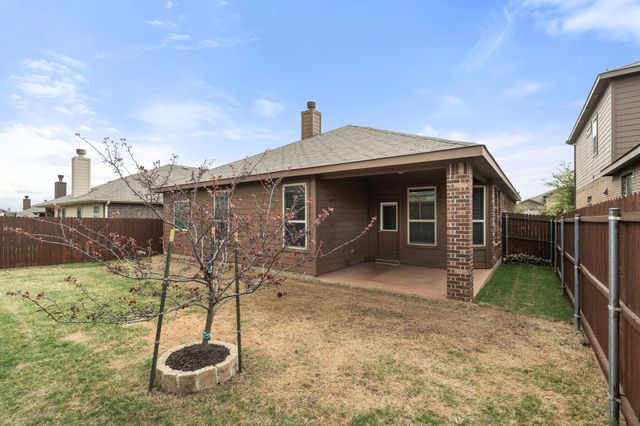 15816 Oak Pointe Drive, Fort Worth, TX 76177
