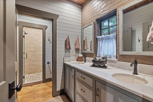 4701 Blue Creek Rd, Lynnville, TN 38472