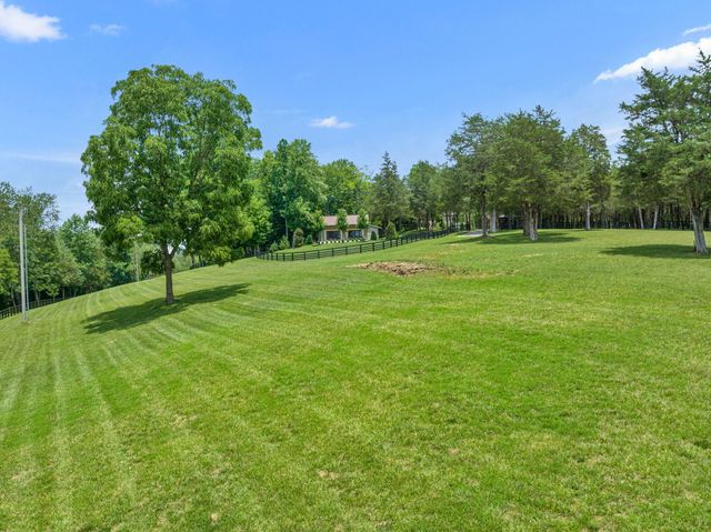 4701 Blue Creek Rd, Lynnville, TN 38472