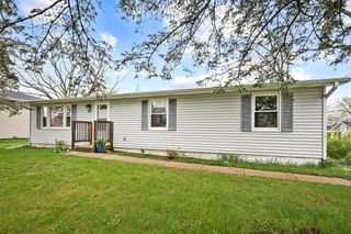 4300 Parkway Avenue, Mchenry, IL 60050