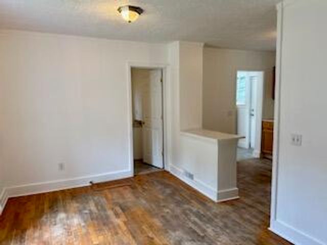 824 Cross Street, Lansing City, MI 48915