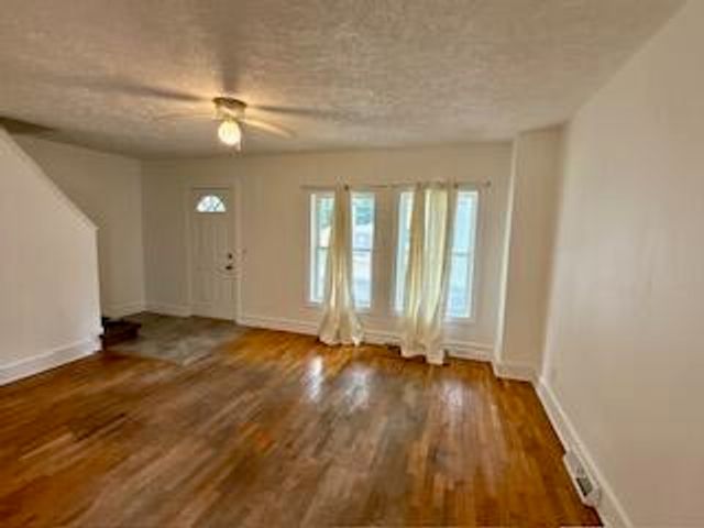 824 Cross Street, Lansing City, MI 48915