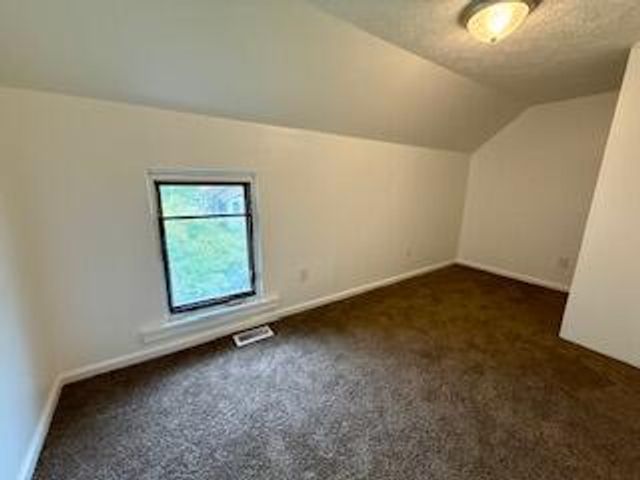 824 Cross Street, Lansing City, MI 48915