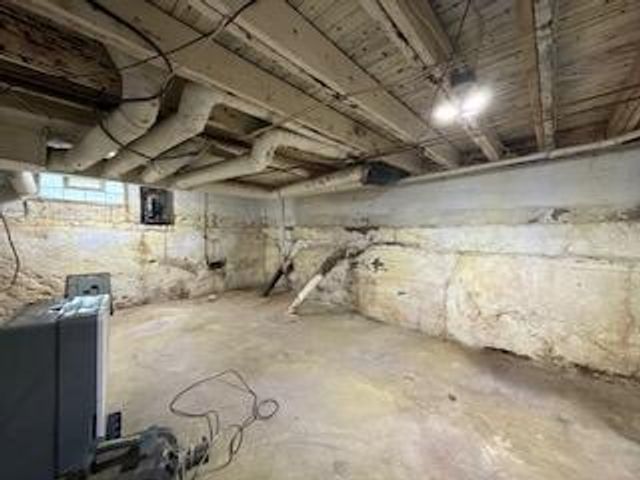 824 Cross Street, Lansing City, MI 48915