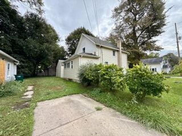 824 Cross Street, Lansing City, MI 48915