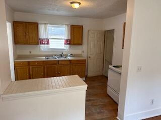 824 Cross Street, Lansing City, MI 48915