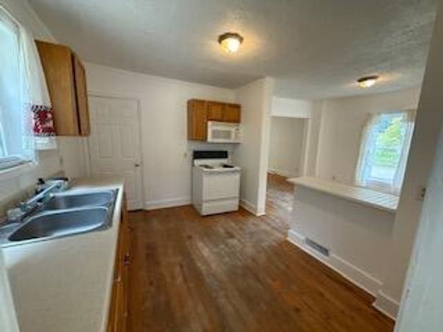 824 Cross Street, Lansing City, MI 48915