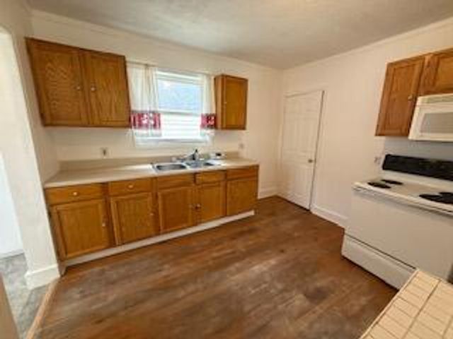 824 Cross Street, Lansing City, MI 48915