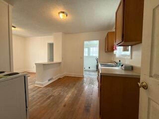 824 Cross Street, Lansing City, MI 48915