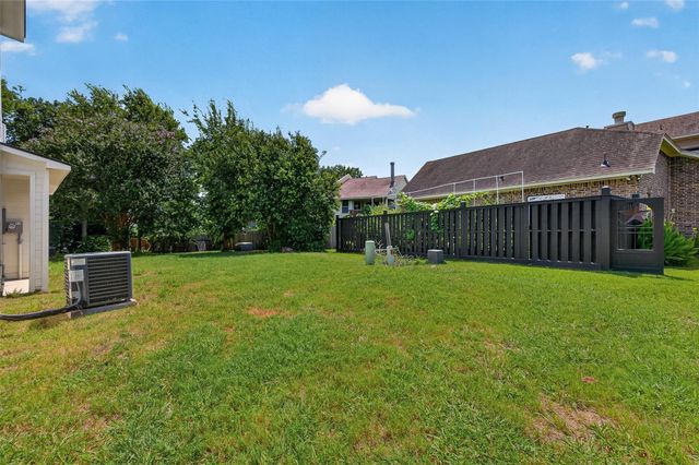 115 Capetown Lane, Conroe, TX 77356