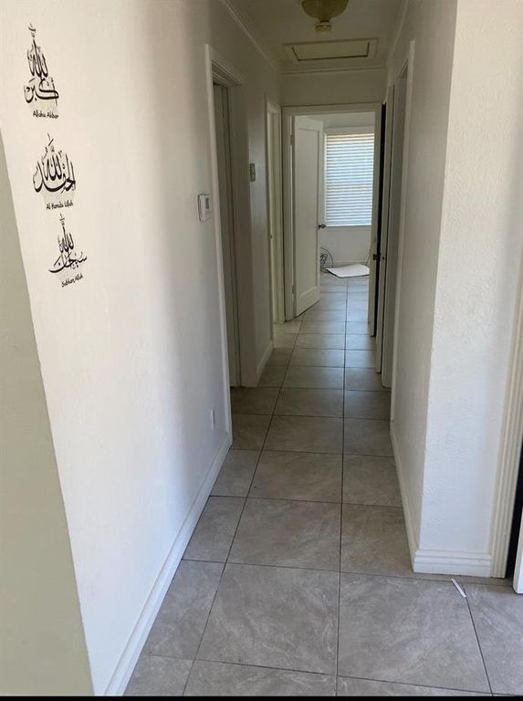 Image 4 of property listing at 933 W Home Avenue, Fresno, CA 93728