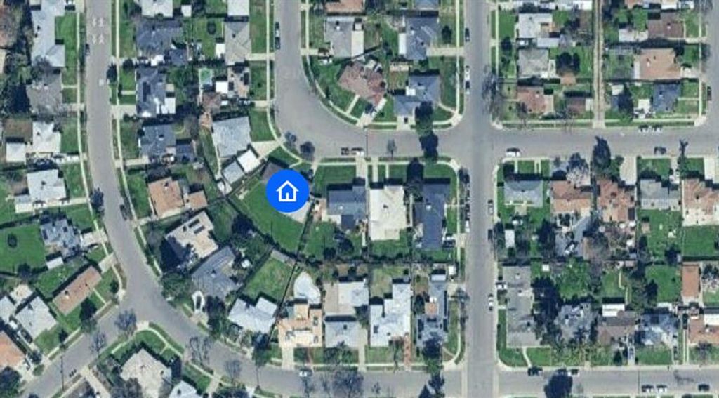 Image 5 of property listing at 933 W Home Avenue, Fresno, CA 93728