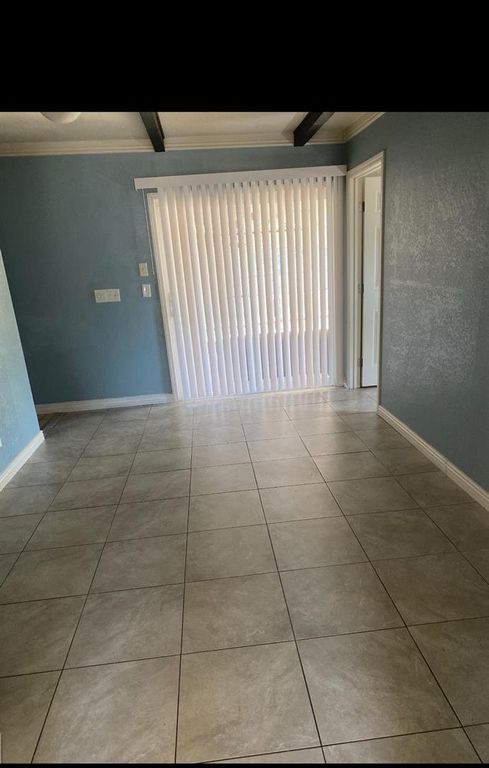 Image 6 of property listing at 933 W Home Avenue, Fresno, CA 93728