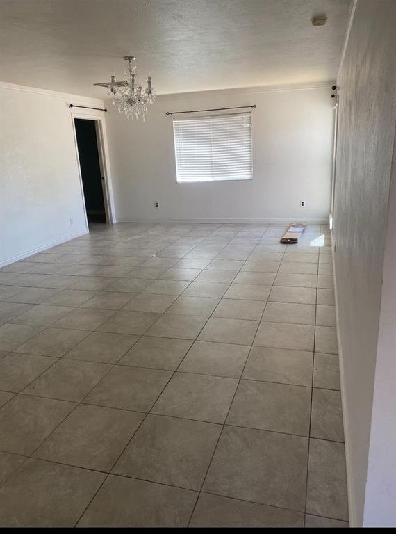 Image 7 of property listing at 933 W Home Avenue, Fresno, CA 93728
