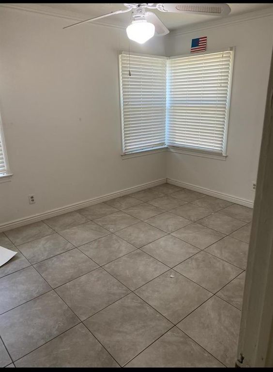 Image 9 of property listing at 933 W Home Avenue, Fresno, CA 93728