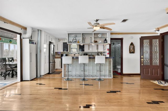 906 91st Street, Galveston, TX 77554