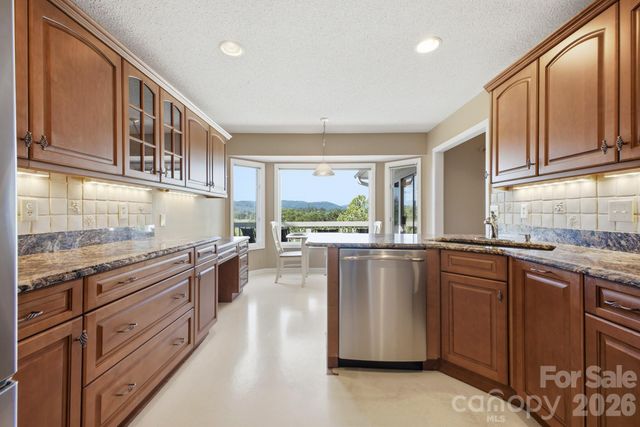 1870 Riverview Court, Hendersonville, NC 28739